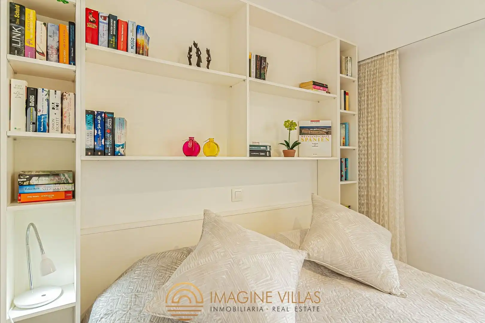 Habitación de Apartamento en venta en La Manga del Mar Menor con Amueblado y Piscina comunitaria