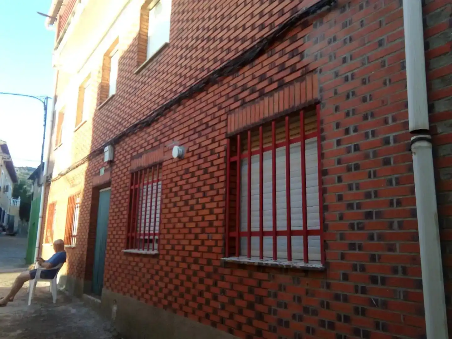 Vista exterior de Pis en venda en Deleitosa amb Moblat i Balcó