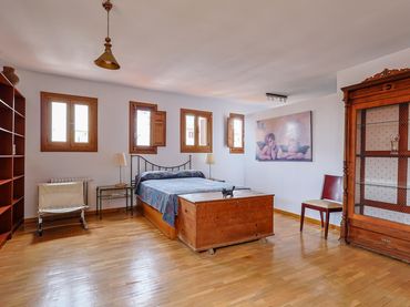 Flat with balcony to rent in Calle Don Pedro