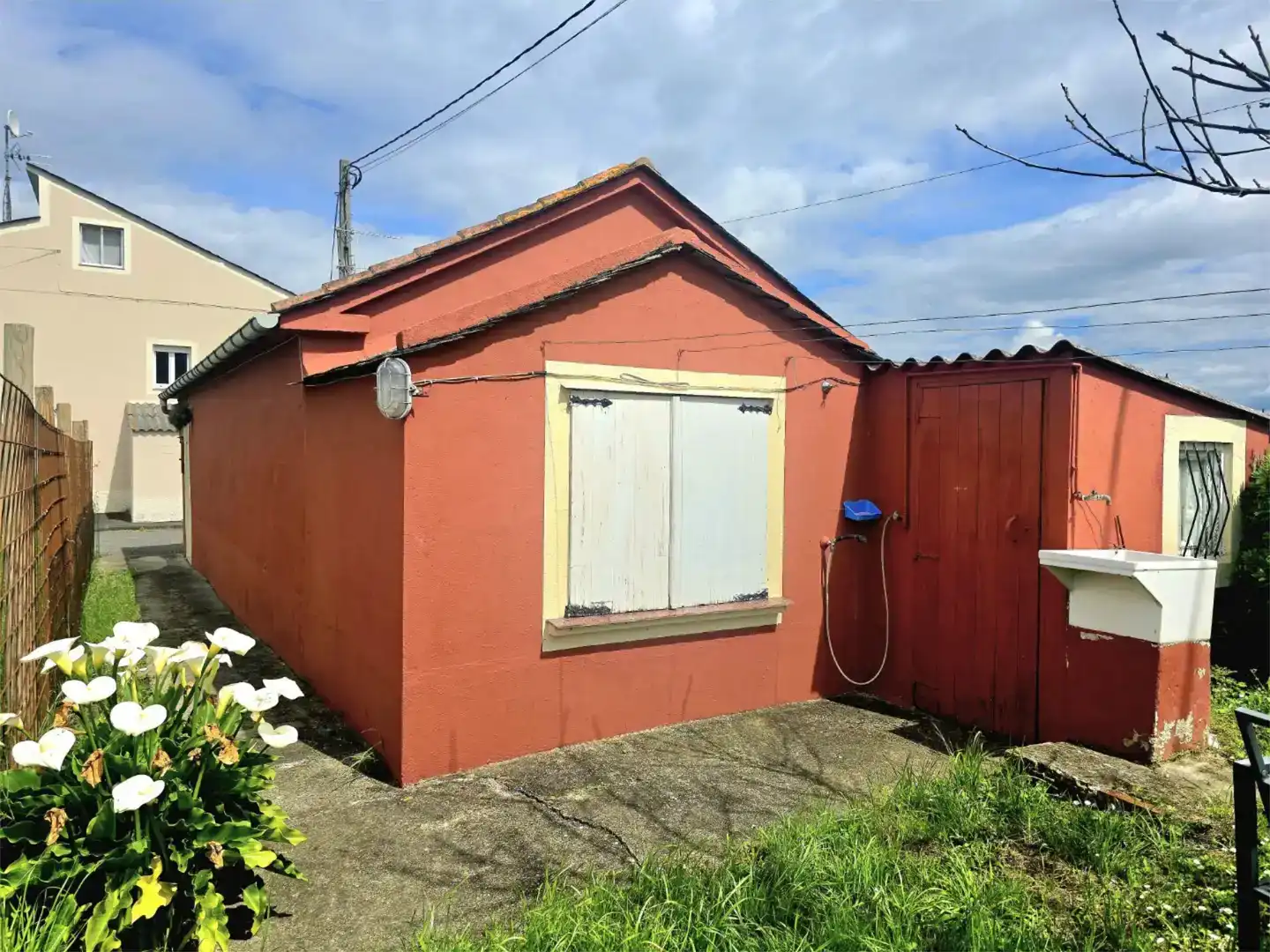 Vista exterior de Planta baixa en venda en Ribadeo amb Jardí privat