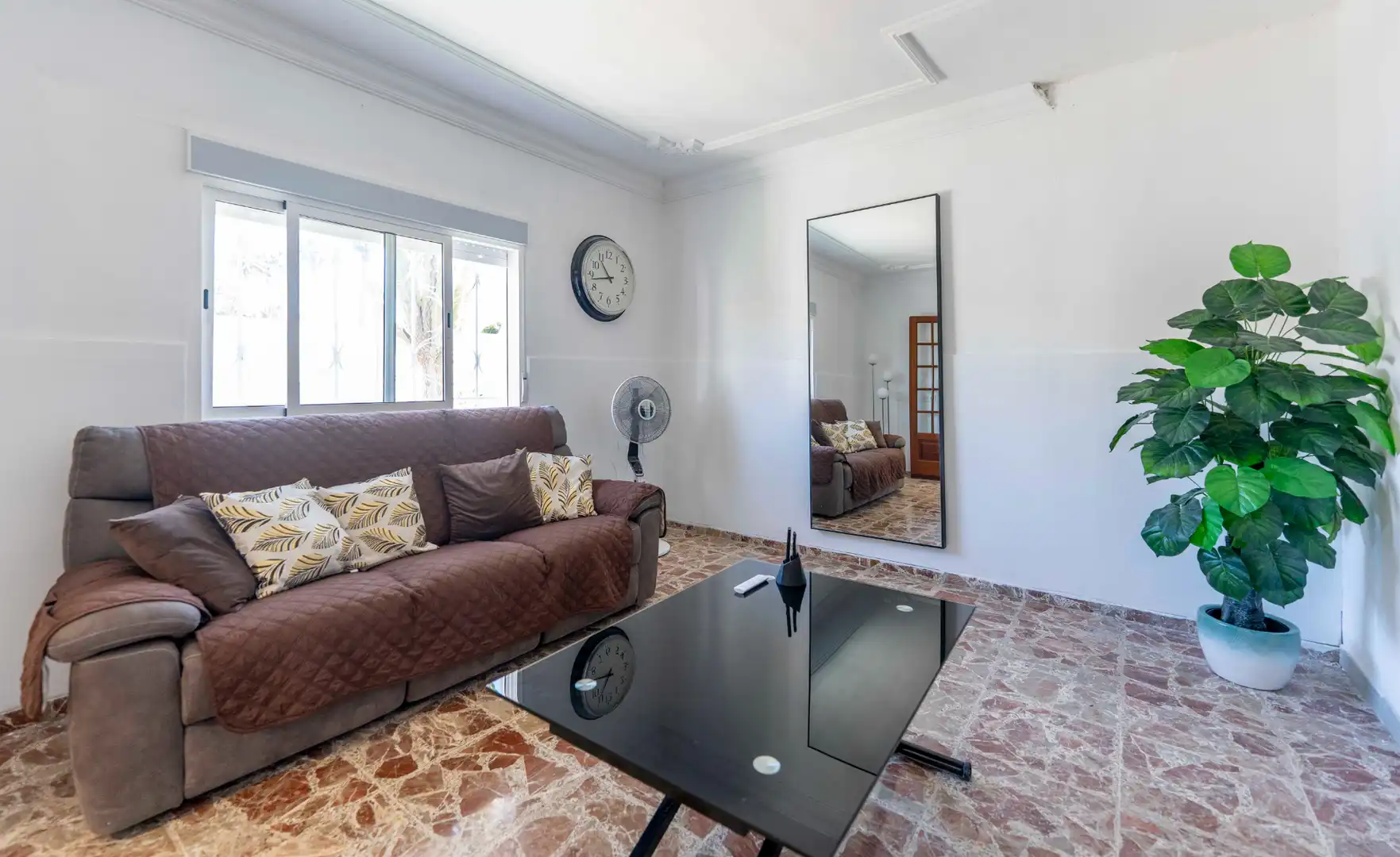 Sala d'estar de Casa o xalet en venda en San Cristóbal de la Laguna amb Jardí privat, Terrassa i Moblat