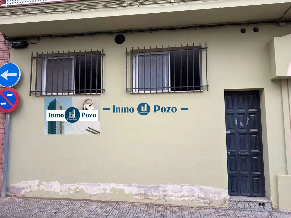 Vista exterior de Local en venta en Aljucén
