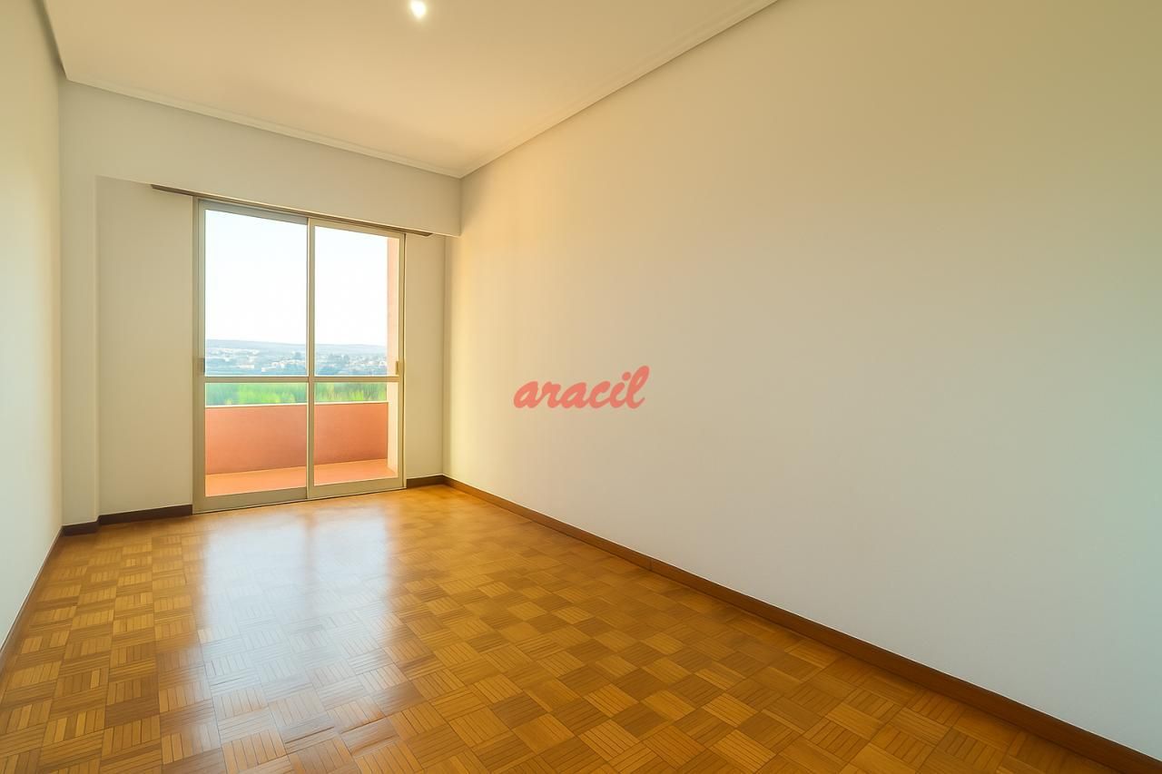 Dormitori de Pis en venda en Ourense Capital  amb Parquet, Traster i Balcó