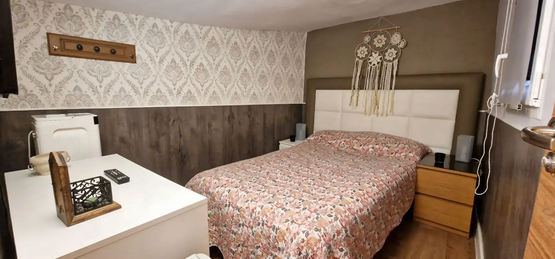 Bedroom of Houses for sale in Madrigal de la Vera  with Furnished