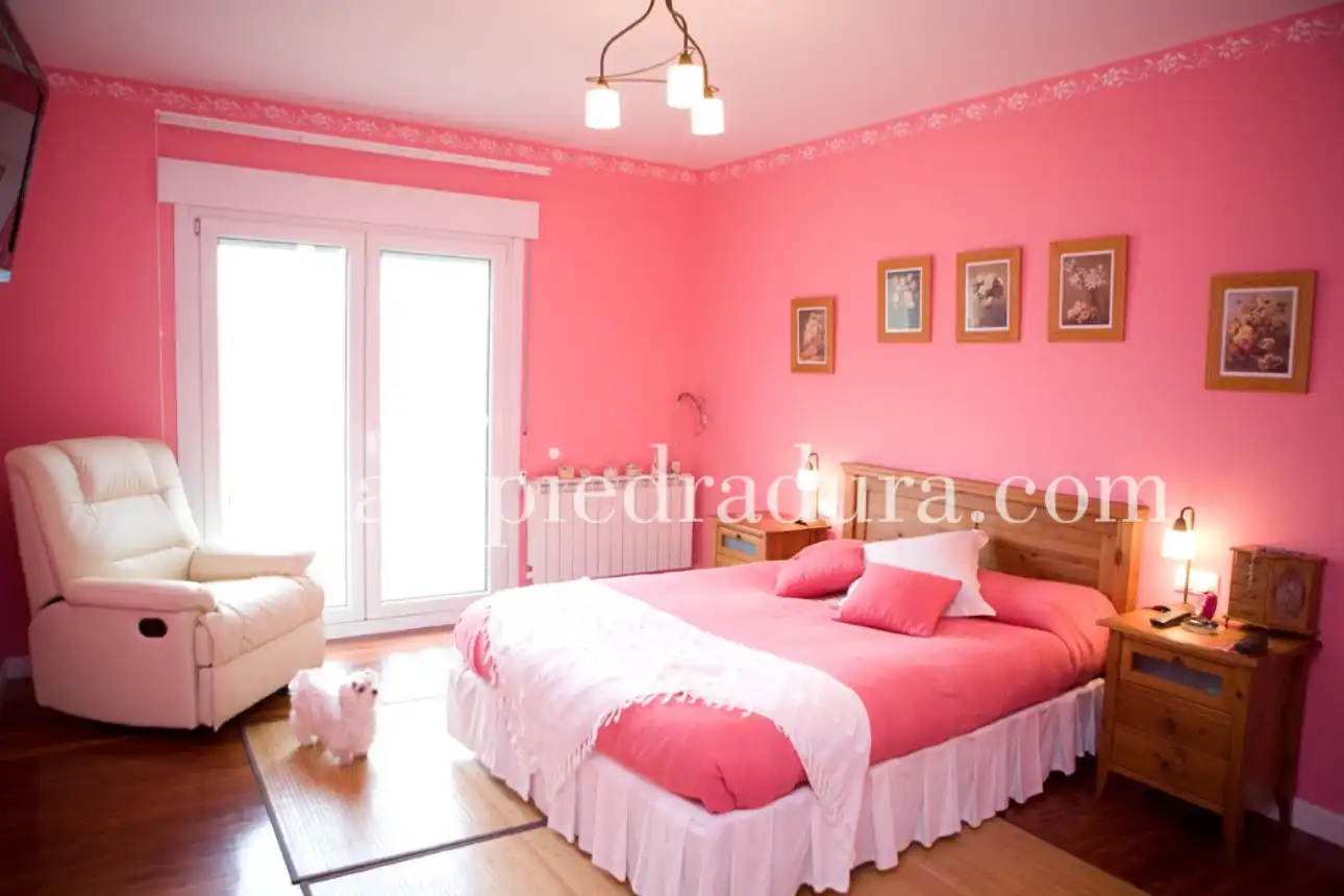 Habitación de Casa o chalet en venta en Pontevedra Capital  con Calefacción, Jardín privado y Terraza