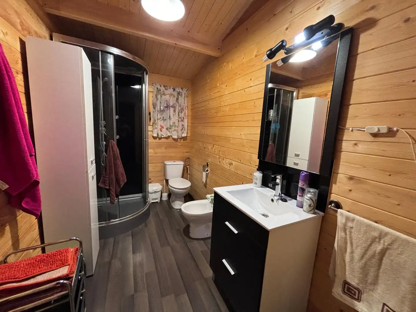 Bathroom of Houses for sale in Almodóvar del Pinar  with Air Conditioner, Private garden and Storage room