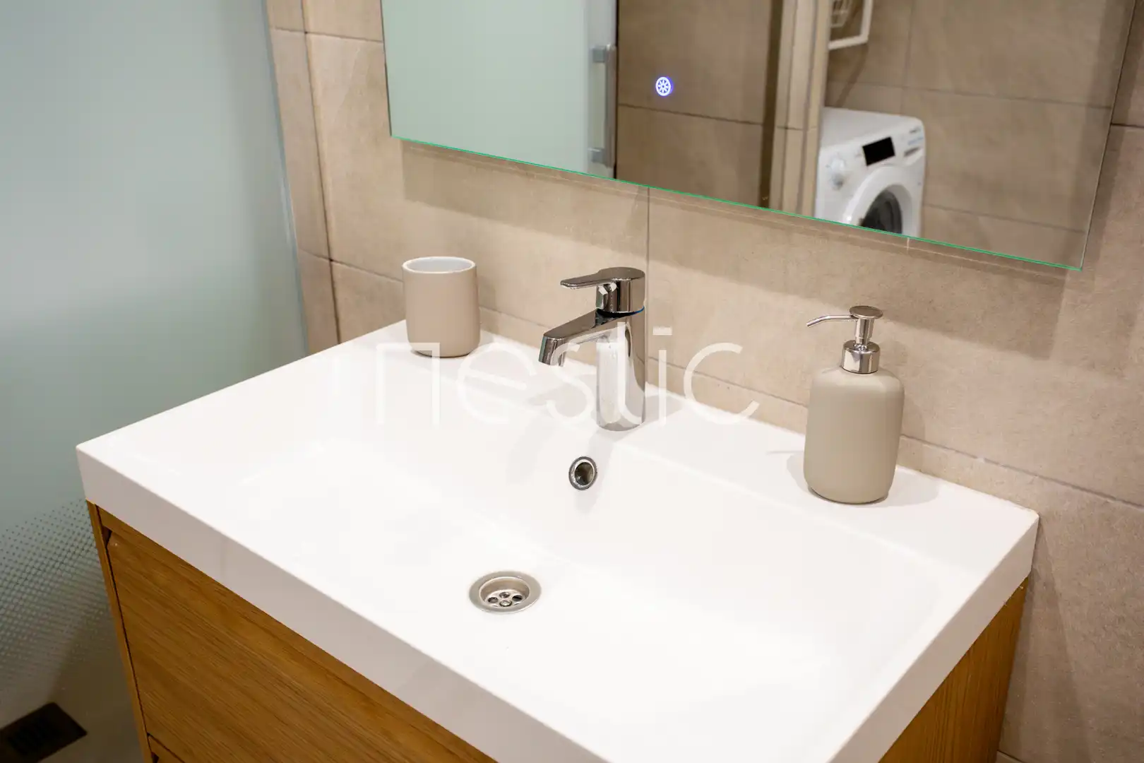 Badezimmer von Wohnungen zur Miete in Madrid mit Klimaanlage, Heizung und Möbliert