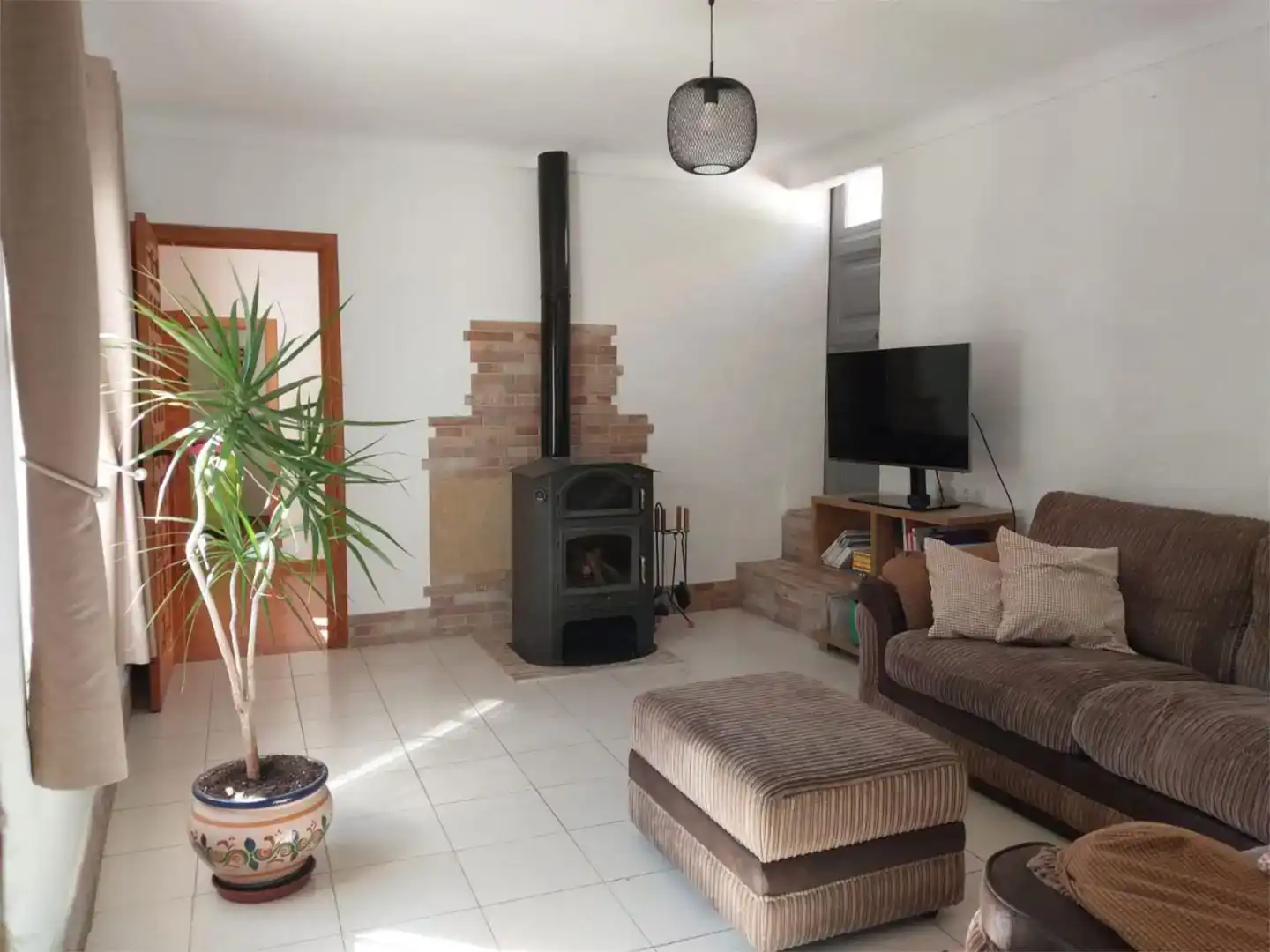 Sala d'estar de Finca rústica en venda en Iznájar amb Aire condicionat, Piscina i Balcó