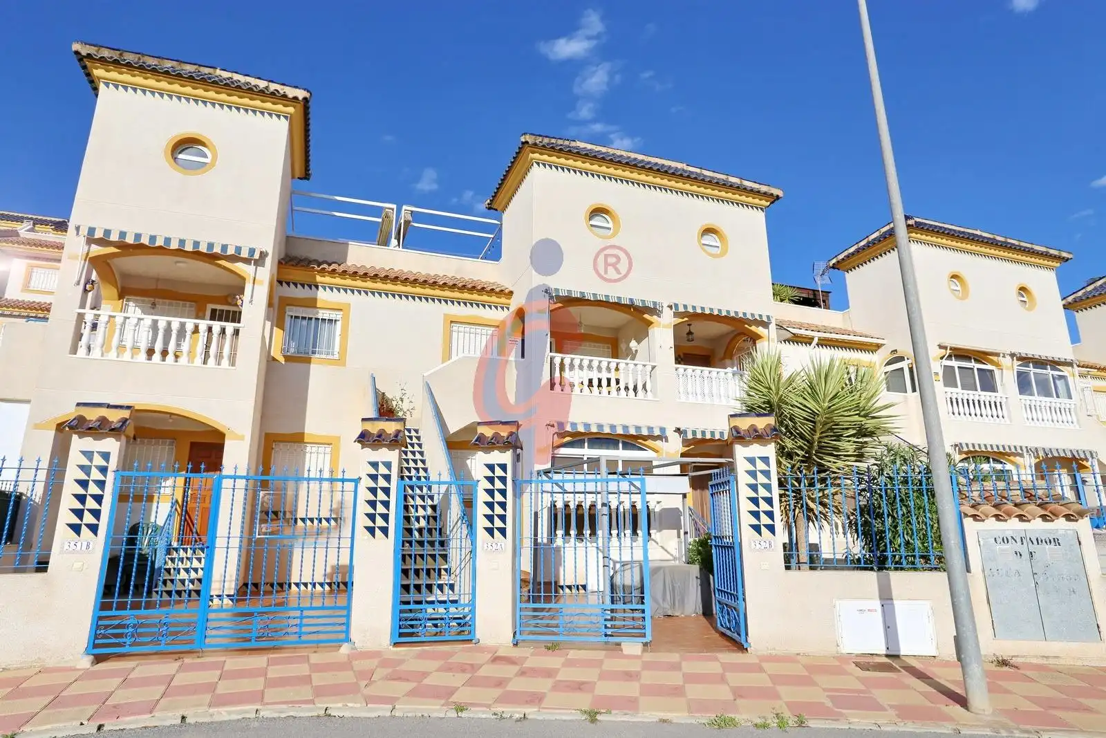 Vista exterior de Casa adosada en venta en Guardamar del Segura con Aire acondicionado, Calefacción y Terraza