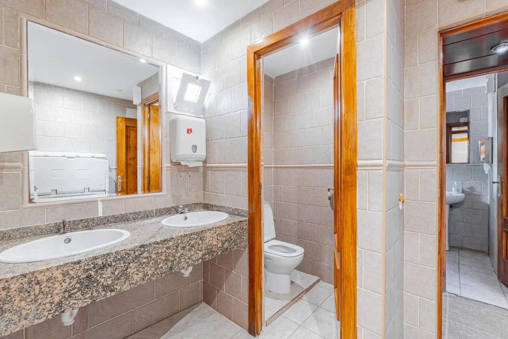 Bany de Local de lloguer en Calvià amb Aire condicionat i Terrassa