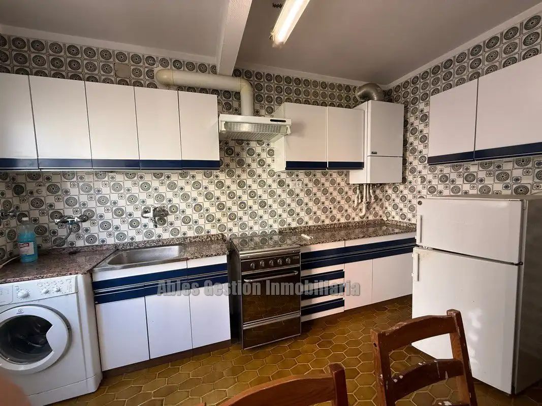 Küche von Wohnung zur Miete in Oviedo  mit Heizung, Parkett und Abstellraum