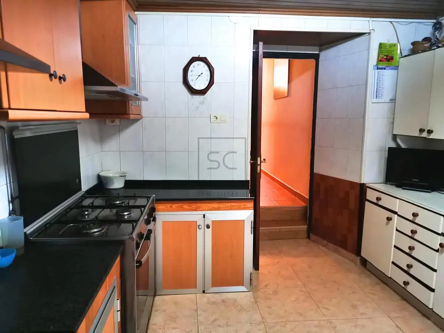 Cuina de Casa adosada en venda en Mañón amb Moblat i Balcó