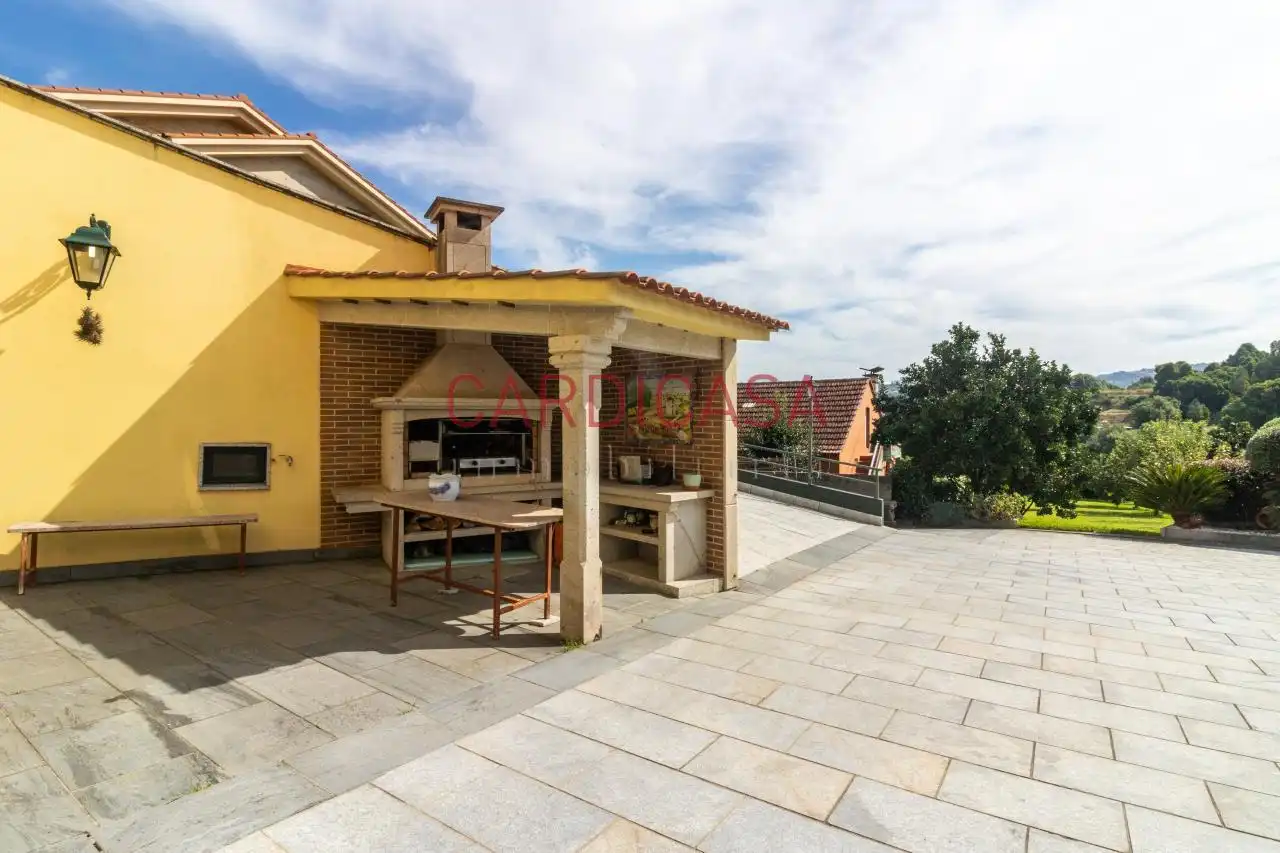 Terraza de Casa o chalet en venta en Vigo  con Calefacción, Jardín privado y Parquet