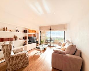 Living room of Flat for sale in Vilanova i la Geltrú  with Air Conditioner, Heating and Parquet flooring