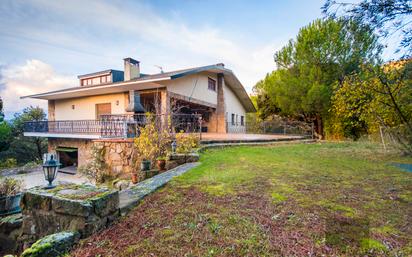 Vista exterior de Casa o xalet en venda en Collado Villalba amb Aire condicionat, Calefacció i Jardí privat