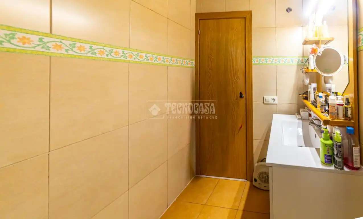Baño de Piso en venta en Cunit con Parquet y Balcón