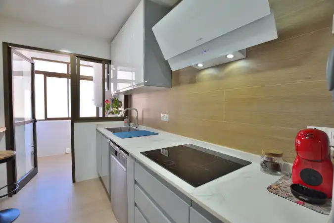 Cuina de Pis en venda en Ronda amb Aire condicionat, Terrassa i Balcó