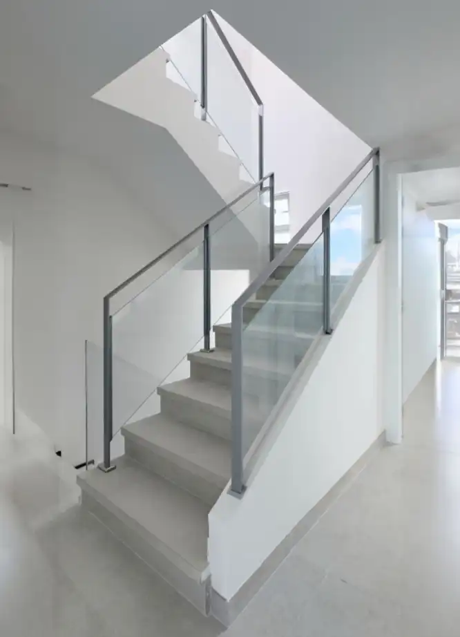 Wohnung zum Verkauf in Marbella mit Terrasse, Abstellraum und Schwimmbad