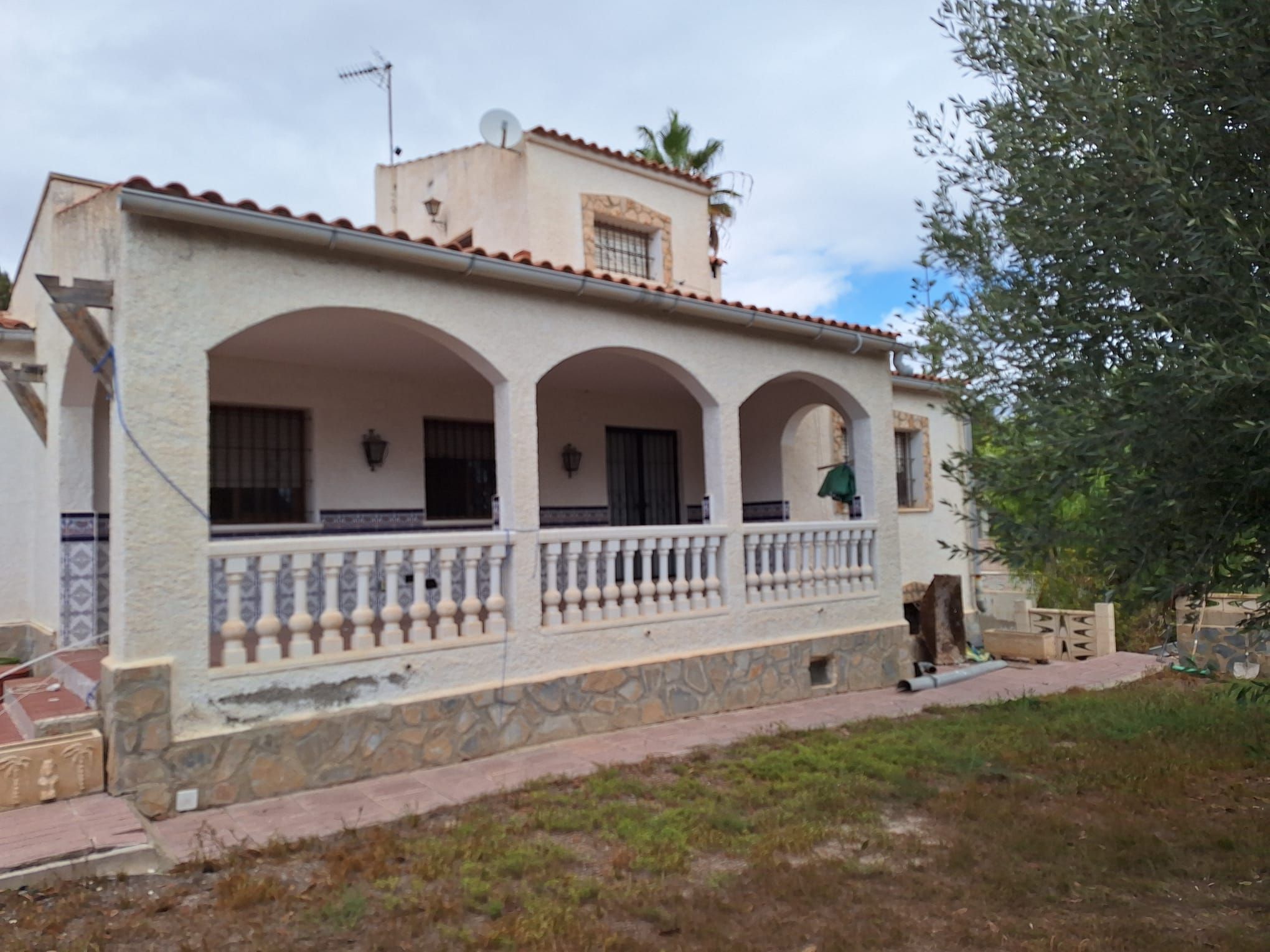 Vista exterior de Casa o xalet en venda en San Vicente del Raspeig / Sant Vicent del Raspeig amb Jardí privat, Terrassa i Traster