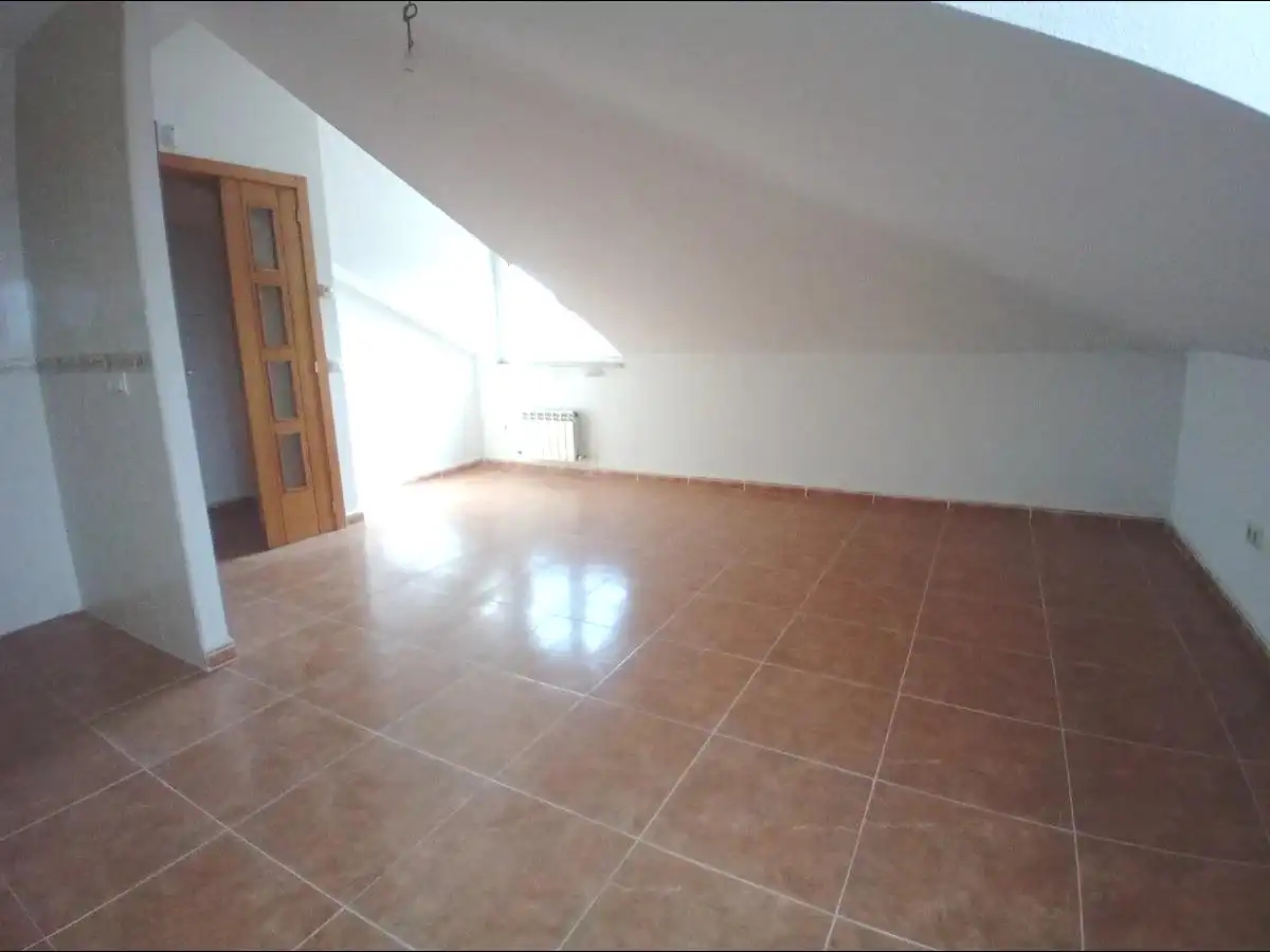 Ático en venta en Hontanares de Eresma con Calefacción y Trastero