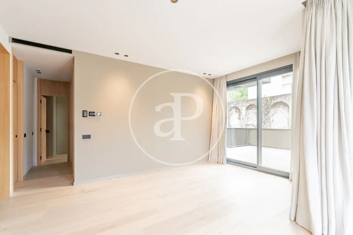 Sala d'estar de Pis de lloguer en Madrid amb Aire condicionat, Calefacció i Jardí privat