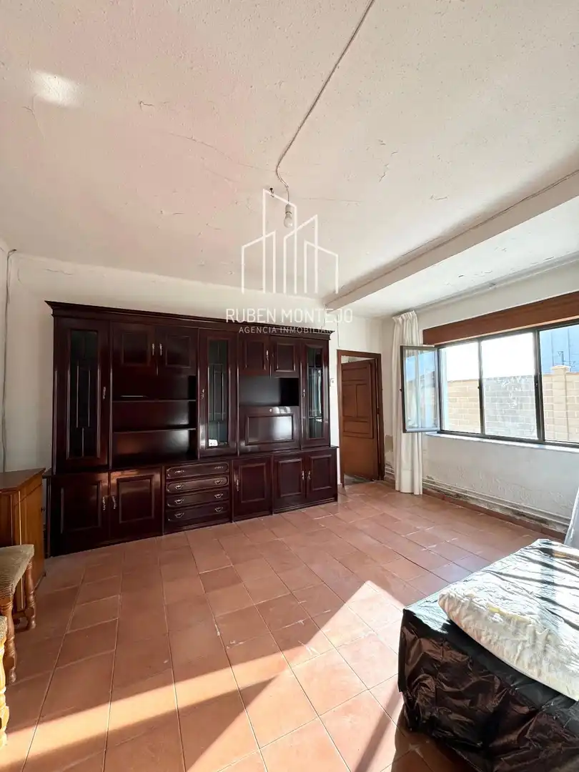 Sala de estar de Casa adosada en venta en Gomecello con Calefacción, Terraza y Trastero