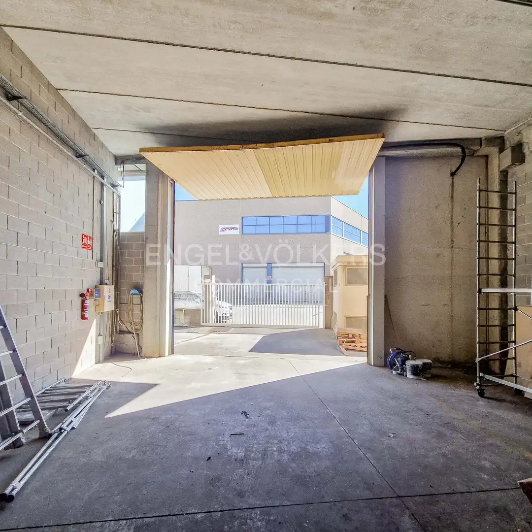 Vista exterior de Nave industrial de alquiler en Sant Boi de Llobregat