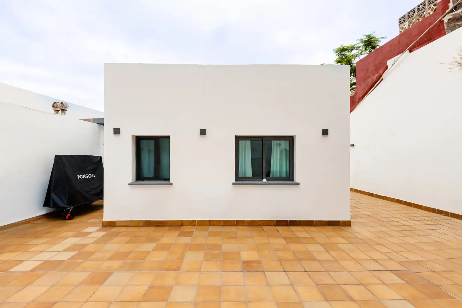 Vista exterior de Casa adosada en venda en Tacoronte amb Jardí privat, Terrassa i Moblat
