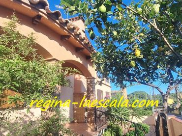 Casa amb piscina en venda a Carrer Muga