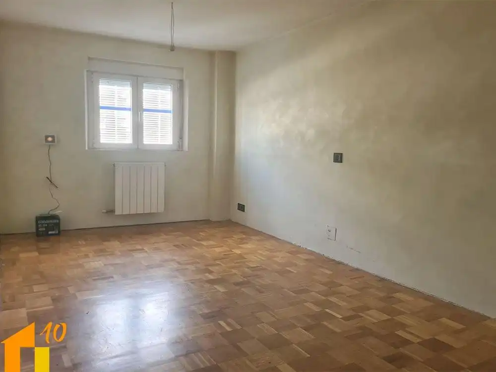 Schlafzimmer von Wohnung zum Verkauf in Burgos mit Heizung