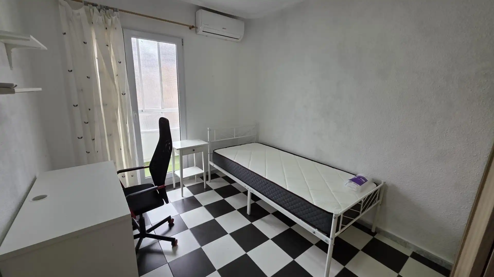 Habitación de Apartamento de alquiler en Alicante / Alacant con Aire acondicionado, Amueblado y Balcón