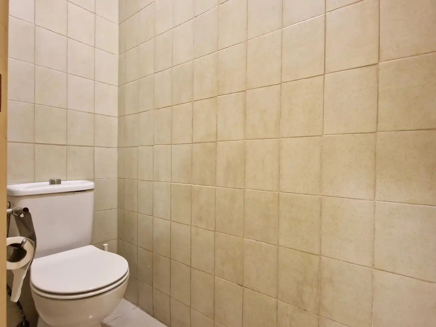 Baño de Local de alquiler en Girona con Aire acondicionado