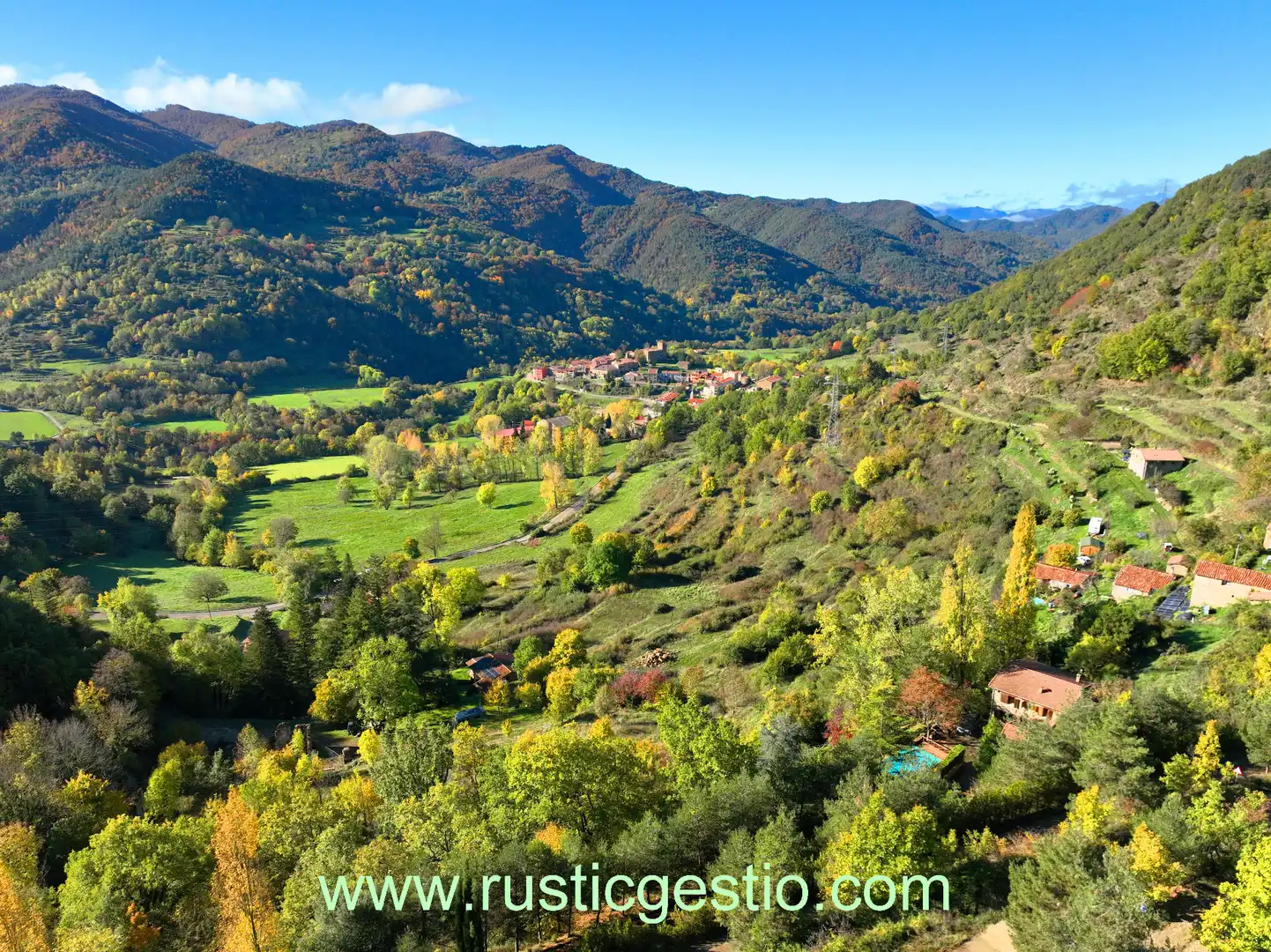 Vista exterior de Finca rústica en venta en Vallfogona de Ripollès con Jardín privado, Terraza y Piscina