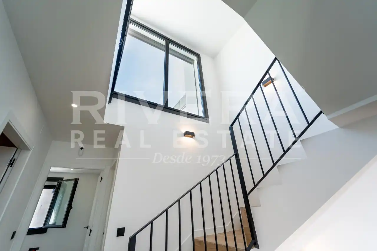 Vista exterior de Casa adosada en venta en Vigo  con Calefacción y Jardín privado