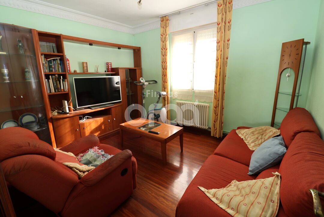 Sala d'estar de Pis en venda en Santurtzi  amb Calefacció, Jardí privat i Moblat