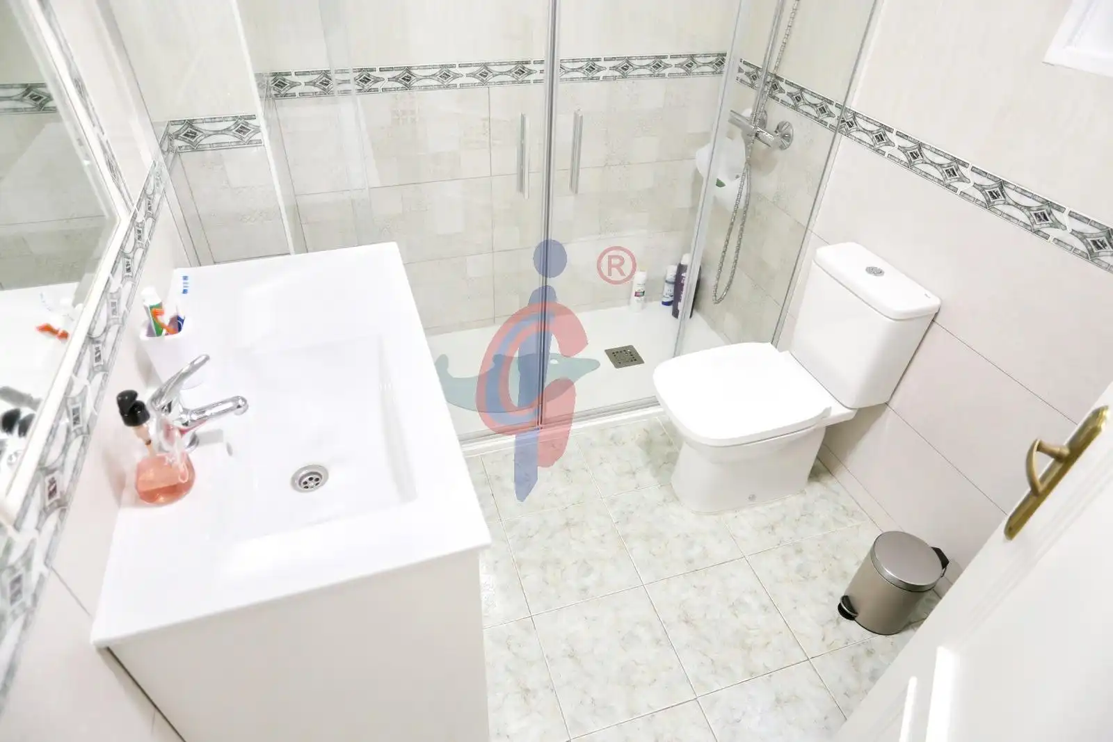 Baño de Piso de alquiler en Guardamar del Segura con Aire acondicionado, Terraza y Amueblado