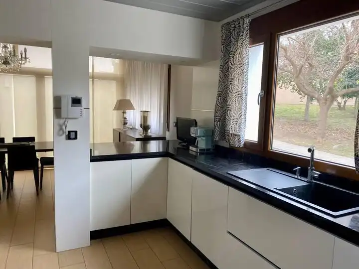 Cocina de Casa o chalet de alquiler en Casabermeja con Aire acondicionado, Jardín privado y Piscina