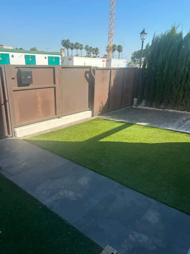 Jardín de Casa adosada en venta en Bormujos con Aire acondicionado, Jardín privado y Terraza