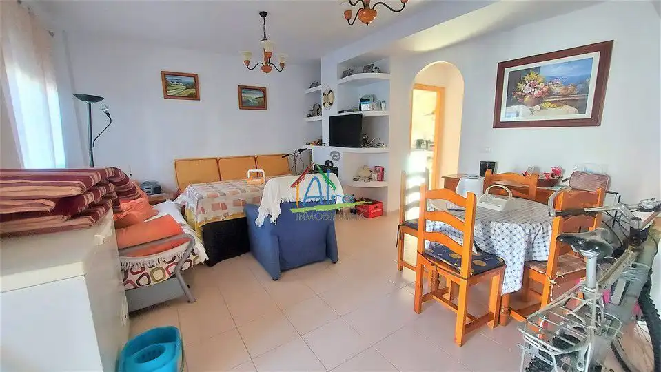 Wohnzimmer von Einfamilien-Reihenhaus zum Verkauf in Almonte mit Terrasse, Abstellraum und Möbliert