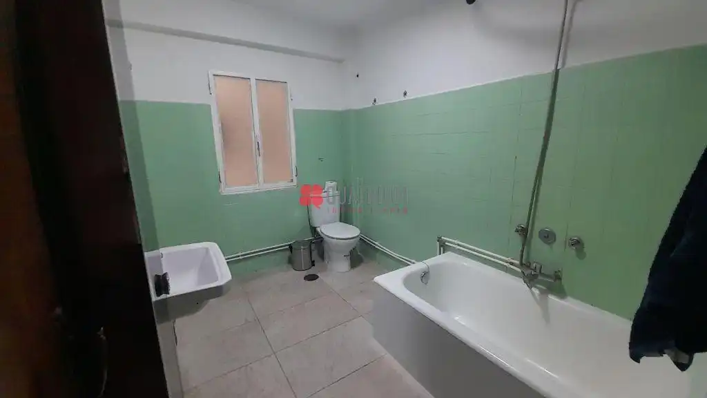 Baño de Piso en venta en Santiago de Compostela  con Calefacción