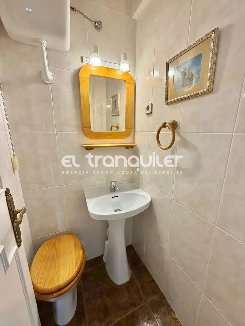 Baño de Piso de alquiler en Madrid con Aire acondicionado, Terraza y Amueblado