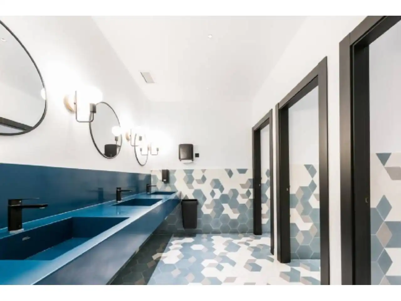 Badezimmer von Büro zur Miete in Pozuelo de Alarcón mit Klimaanlage und Alarm