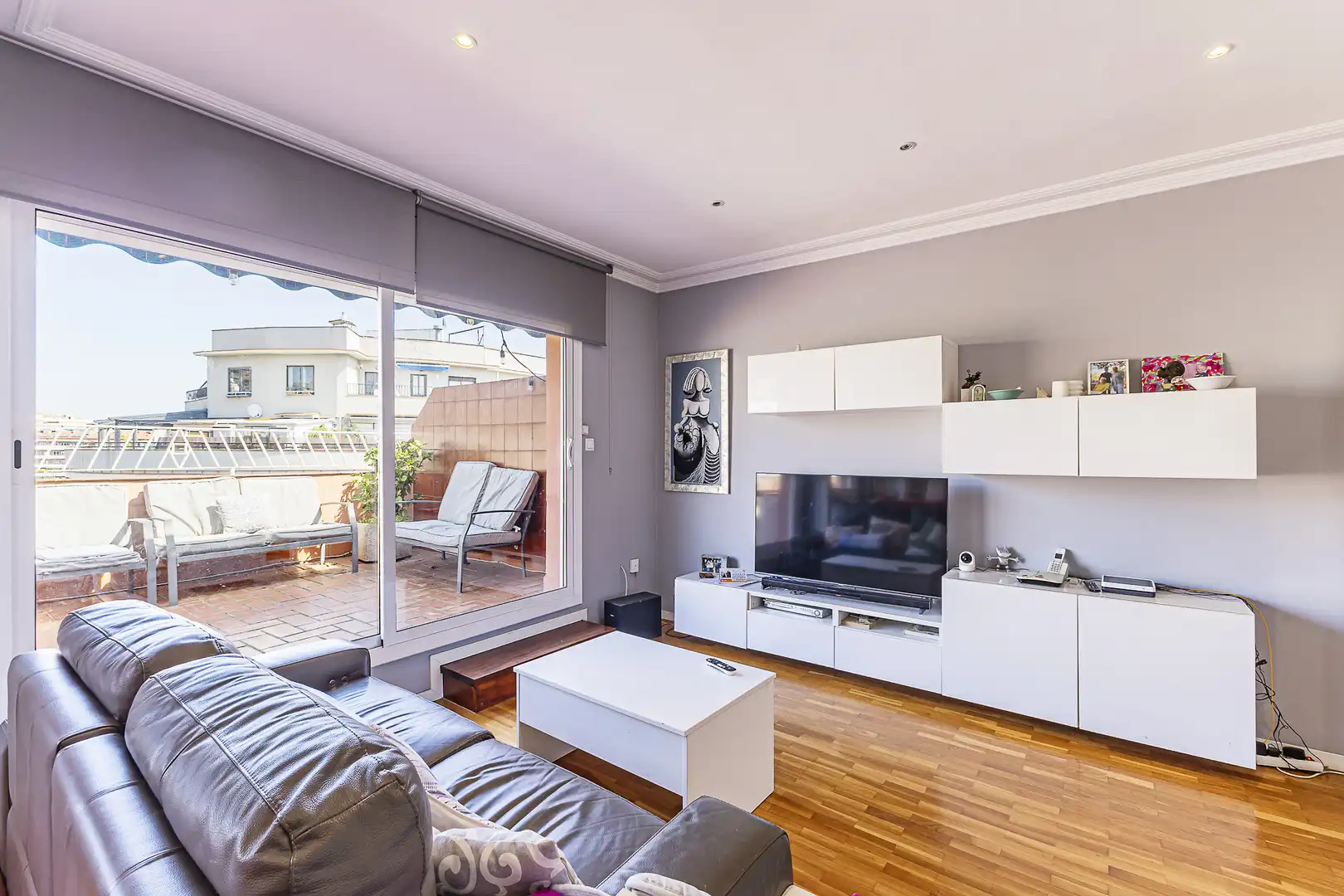 Wohnzimmer von Dachboden zum Verkauf in Barcelona mit Klimaanlage, Heizung und Parkett