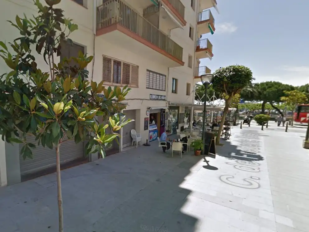 Locale commerciale in vendita a Carrer de Frederic Mompou 2