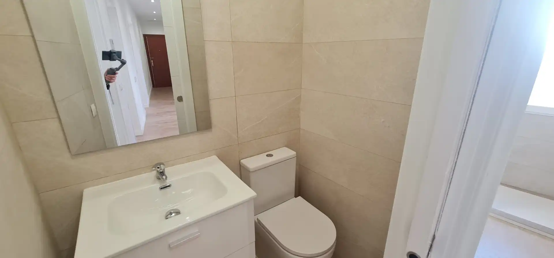 Bathroom of Flat for sale in Madrid  with Air Conditioner and Heating