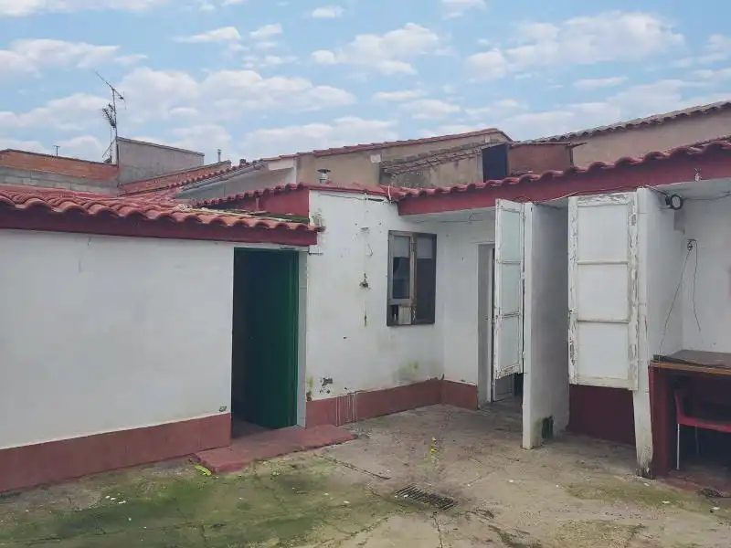 Vista exterior de Casa adosada en venda en Valencia de las Torres