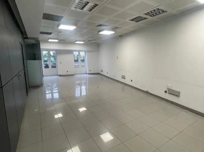 Oficina de lloguer en Vigo  amb Aire condicionat i Balcó