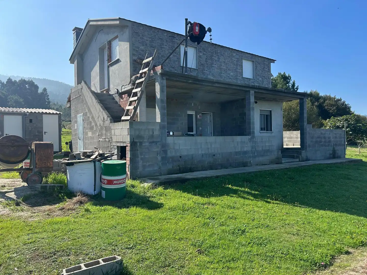 Vista exterior de Casa o xalet en venda en Barreiros amb Terrassa i Traster