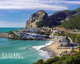 Vista exterior de Casa o xalet en venda en Sitges amb Jardí privat i Piscina