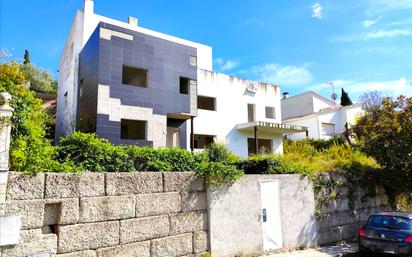 Vista exterior de Casa o xalet en venda en Arenys de Mar amb Jardí privat